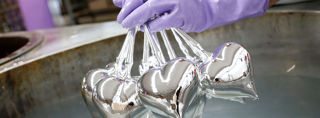 Herzen versilbern | Manufaktur für Weihnachtskugeln | Inge´s Christmas Decor